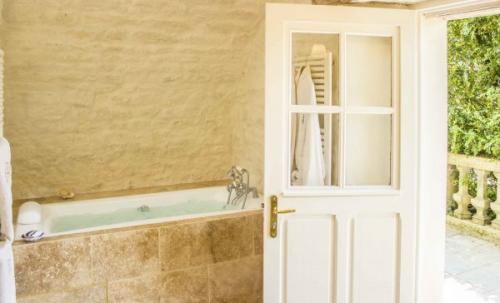 cave_03-600x364