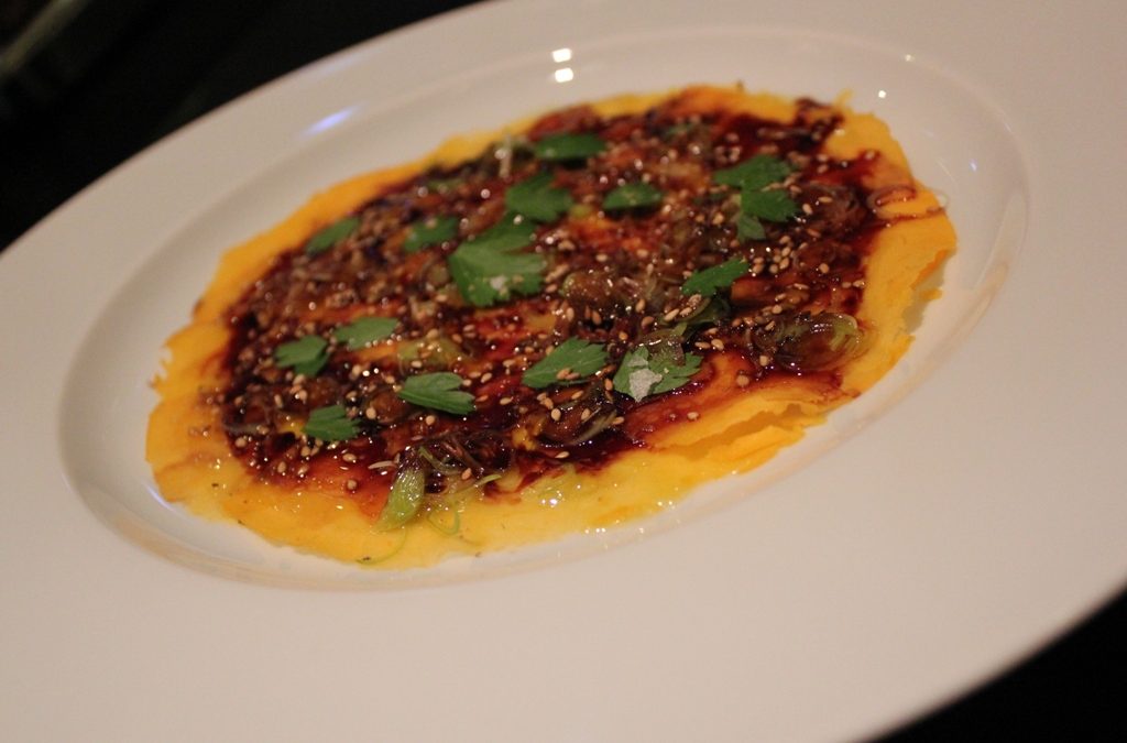 Carpaccio de potiron Rouge d’Etampes,  poireau, et sirop de vinaigre de vin vieux