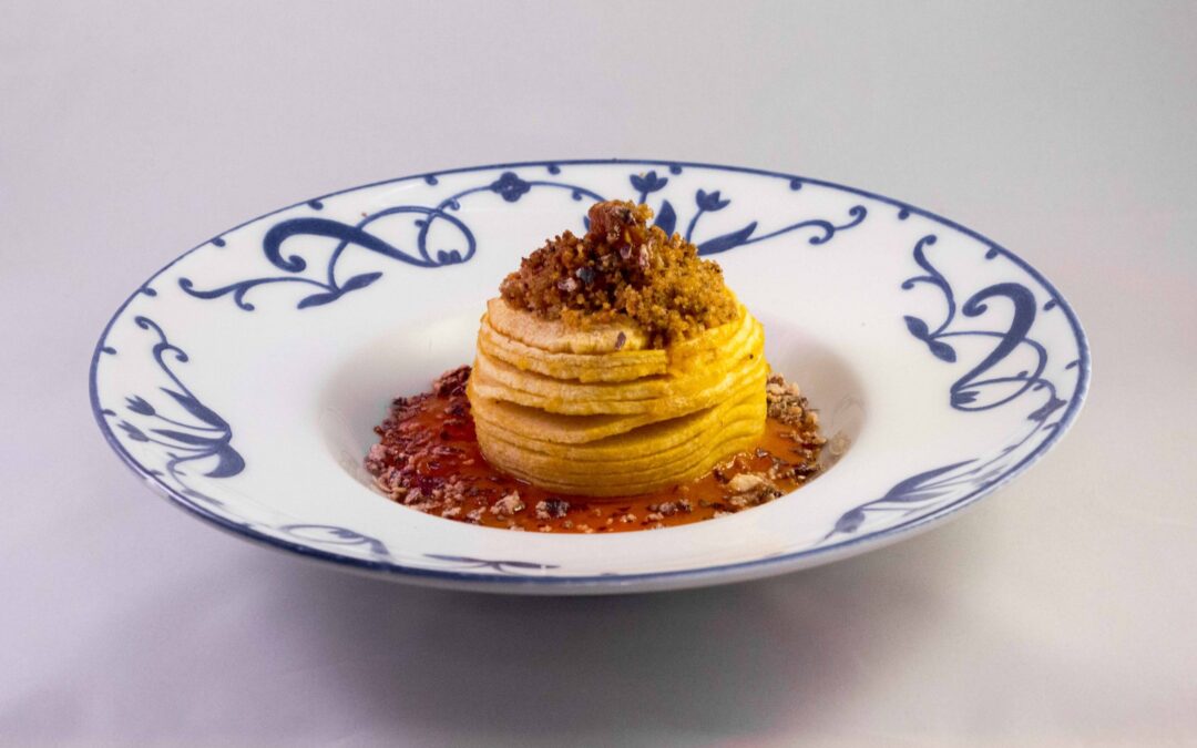 Pomme en crumble, crème à la fleur de son et infusion de verveine fraîche