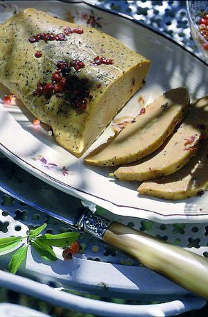 Foie gras de canard frais aux baies roses