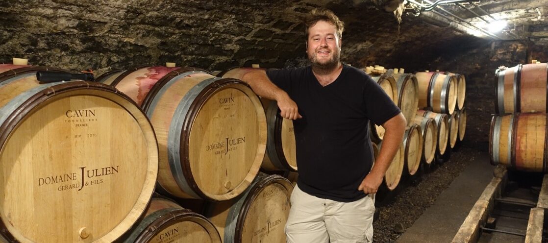 Le vigneron Etienne Julien dans son chai, Nuits-Saint-Georges